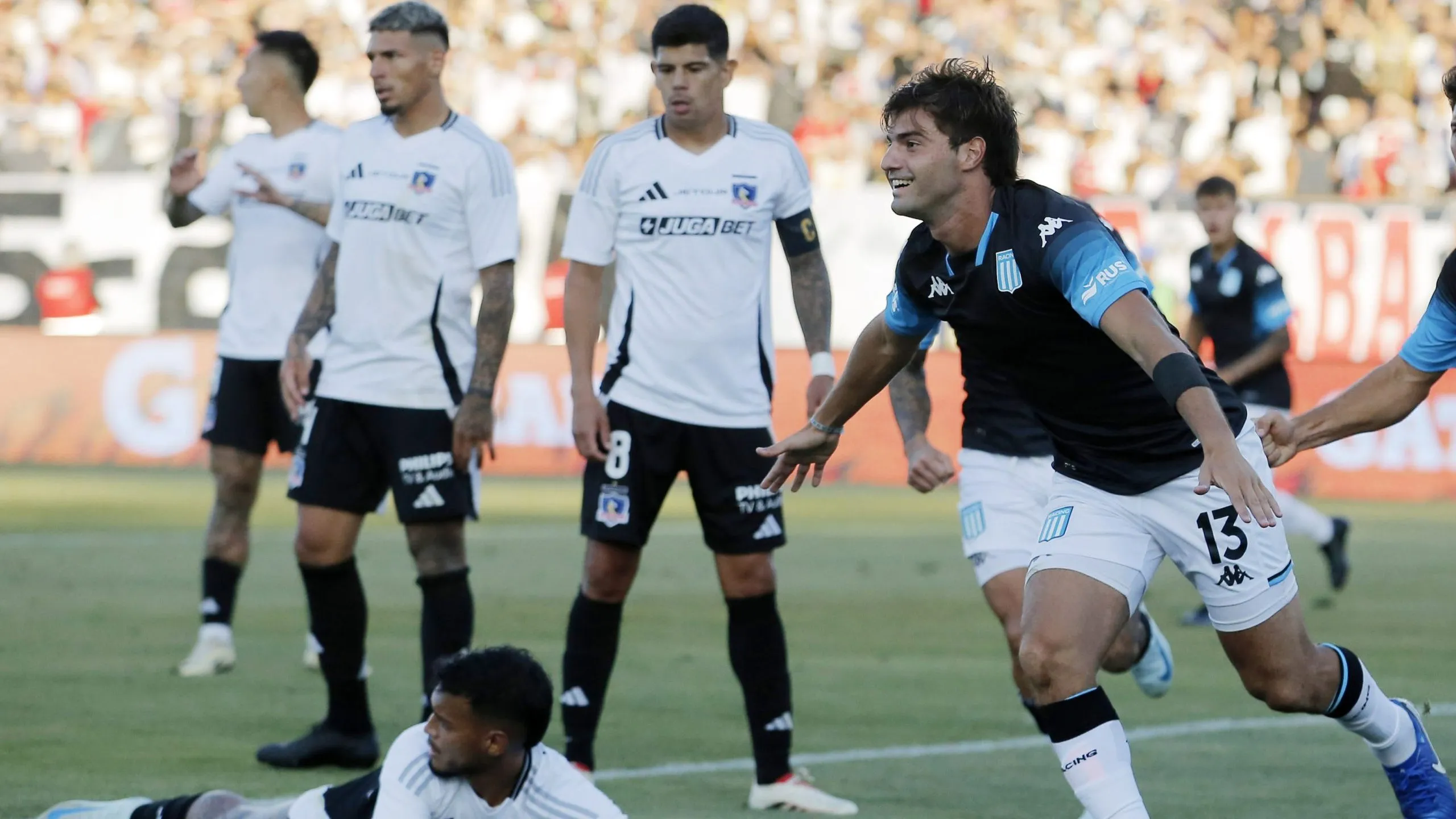 Colo Colo no tuvo una buena presentación ante Racing. Imagen: Photosport.