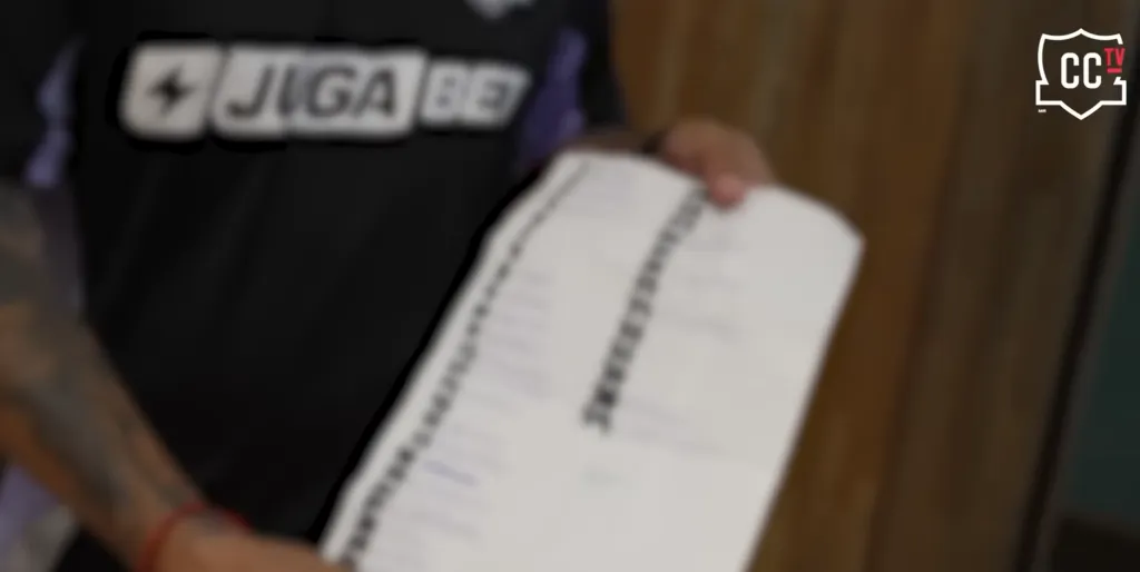 Así ‘se vio’ la servilleta borradora de Nelson Pizarro. (Colo Colo TV).