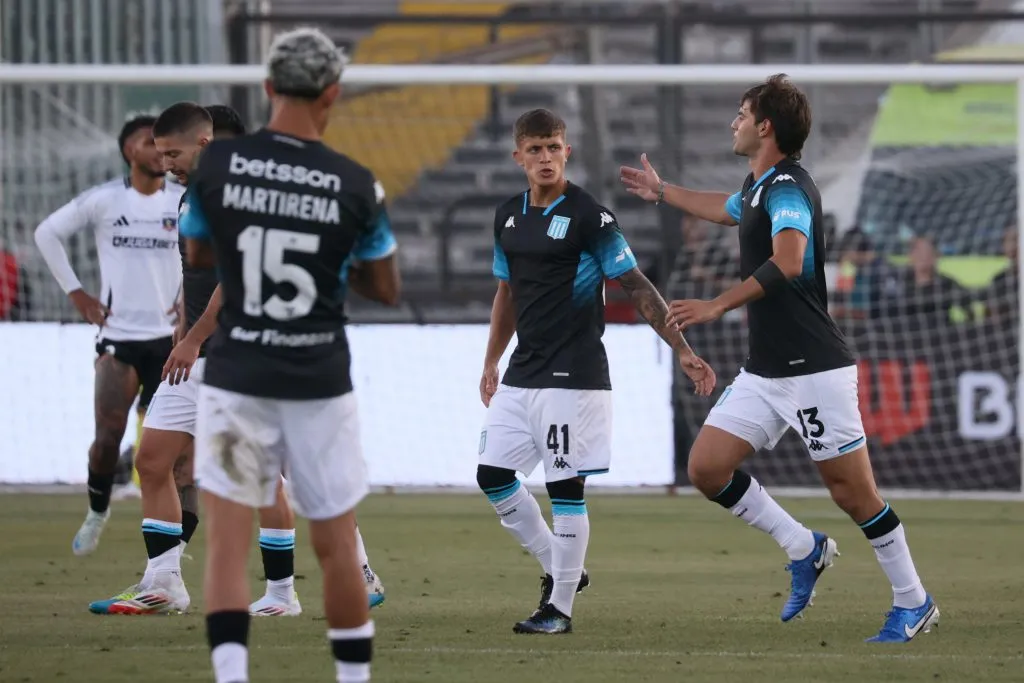 Martirena festeja el gol de Santiago Sosa. (Dragomir Yankovic/Photosport).