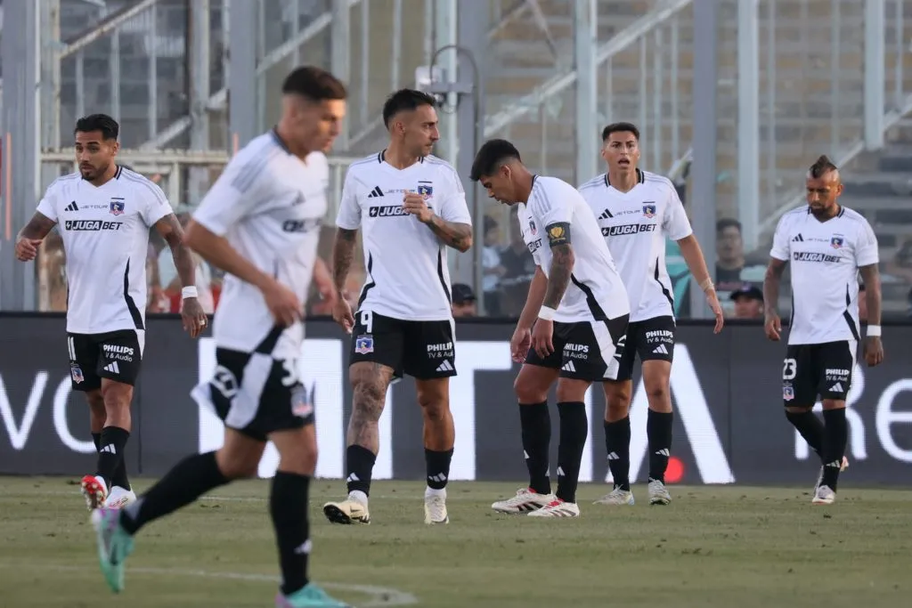 Colo Colo recibió tres goles ante Racing. Foto: Dragomir Yankovic/Photosport