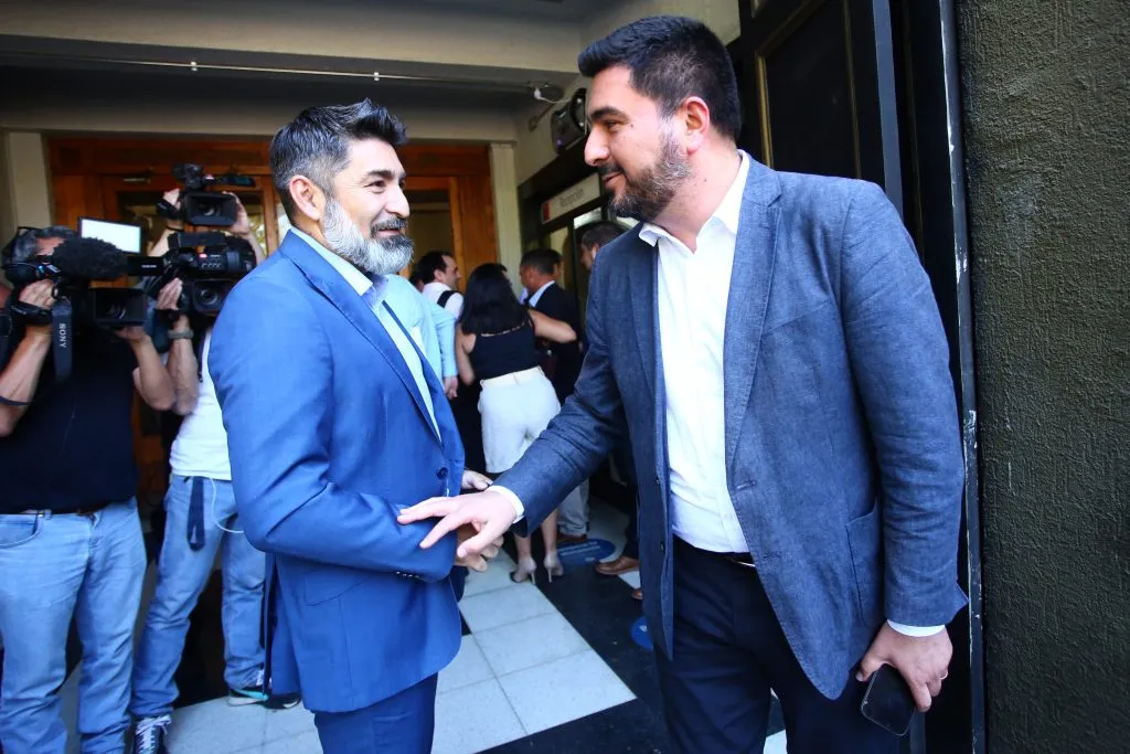 El presidente del SIFUP, Gamadiel García, en la Dirección del Trabajo en Santiago, en la medicación por el paro de los jugadores. Foto: Jonnathan Oyarzun/Photosport