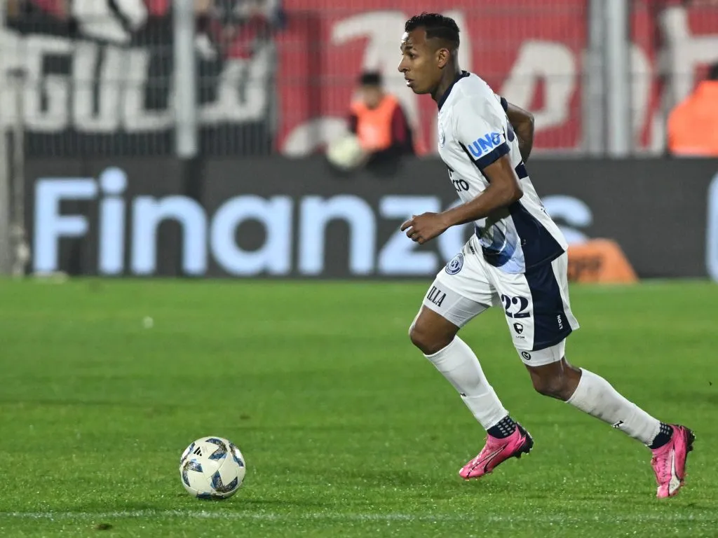 Colo Colo sigue buscando a Villa. Foto: Imago