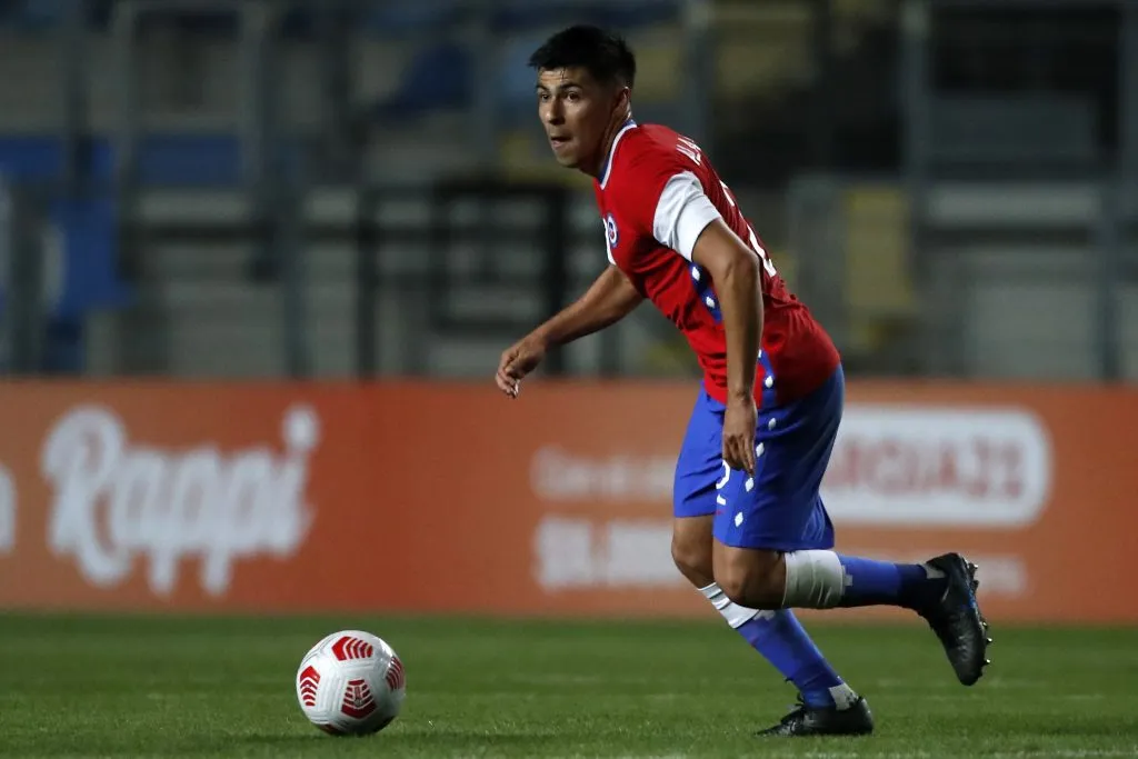Tomás Alarcón jugando por la selección chilena. Foto: Andres Pina/Photosport