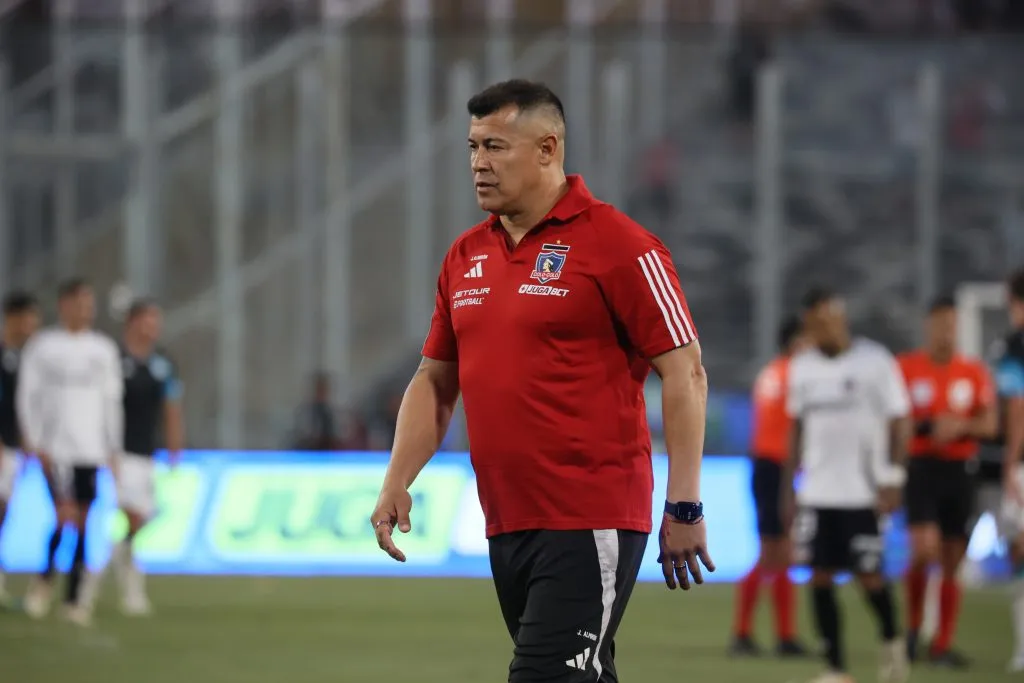 Colo Colo quiere extender el contrato de Almirón.