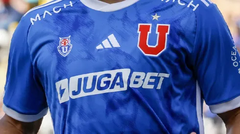 La U presentó su nueva camiseta para la temporada 2025.