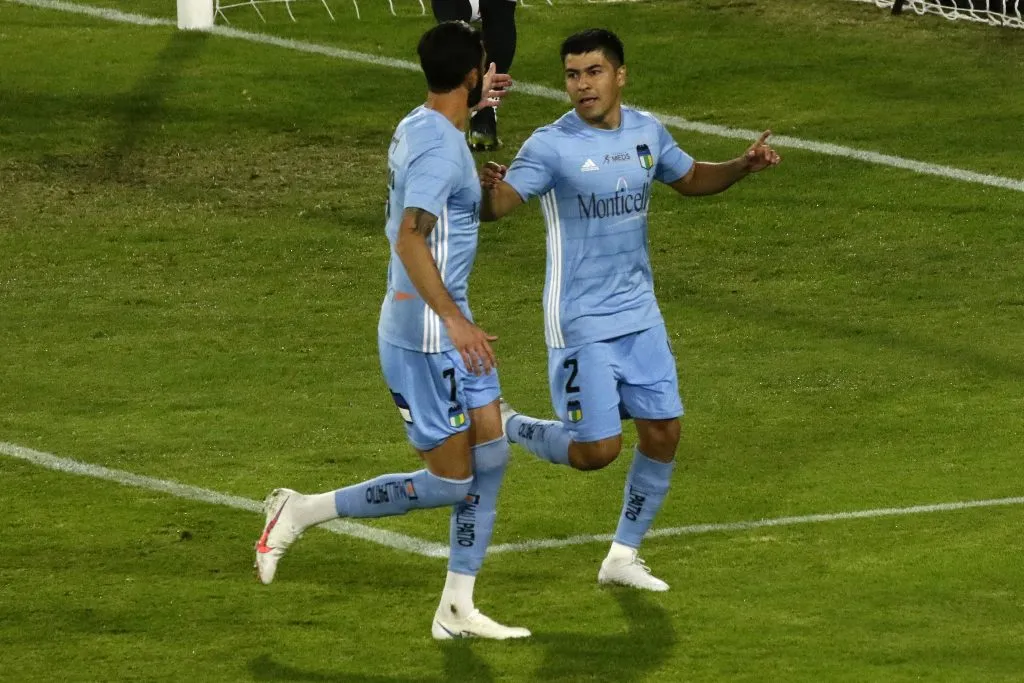 Alarcón anotándole a los albos en 2021 /Photosport