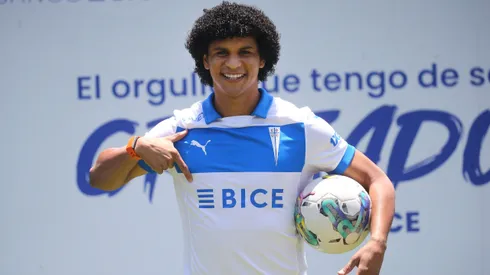 Eduard Bello con la camiseta de la UC.