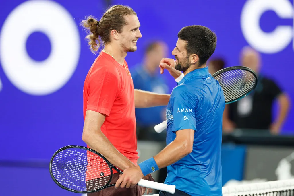 Zverev y Djokovic en el partido de exhibición durante el evento benéfico antes del Australia Open 2025 – Getty