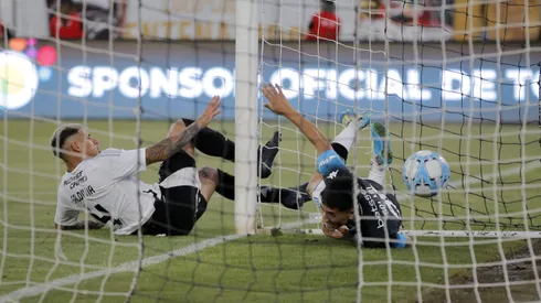 Colo Colo busca un defensor central.