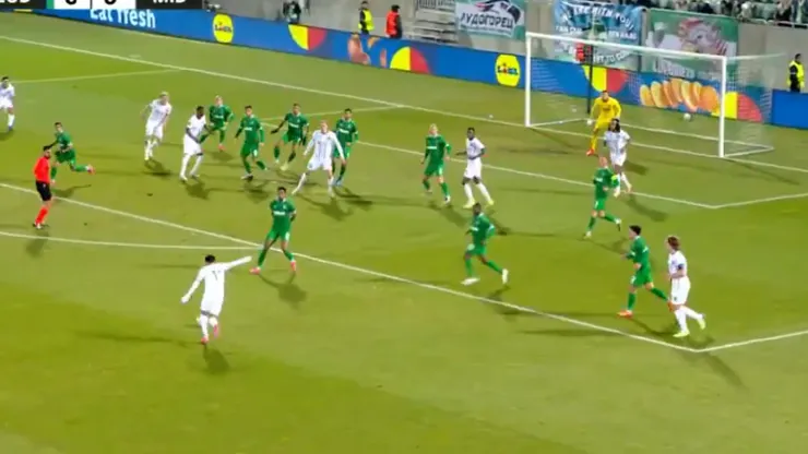Darío Osorio abrió la cuenta para el Midtjylland en la Europa League con un tremendo golazo.