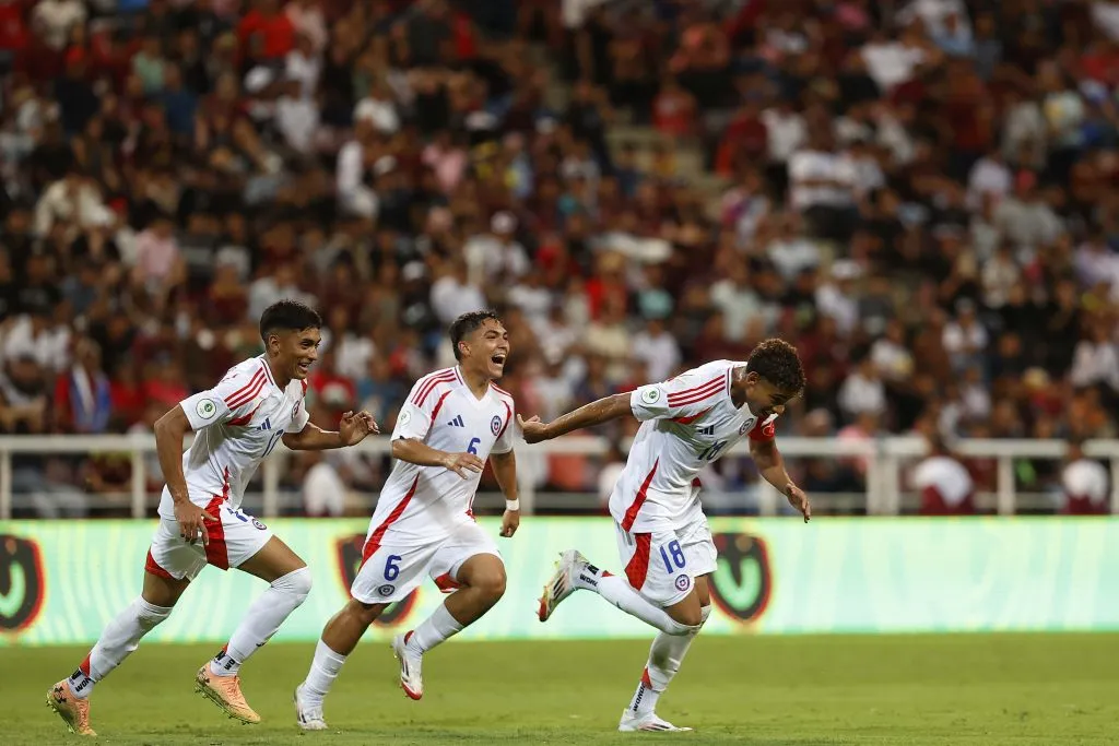 Rossel anotó los dos goles de Chile.