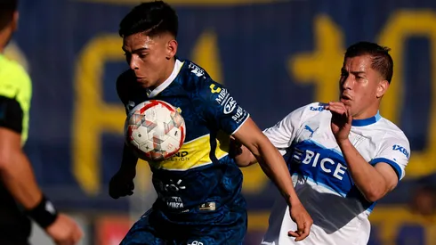 Joan Cruz y Agustín Farías en el último Everton vs Universidad Católica, en la fecha 19 del Campeonato Nacional.