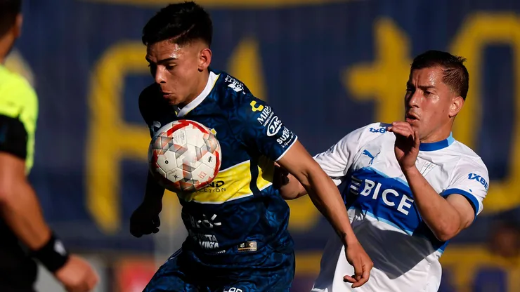 Joan Cruz y Agustín Farías en el último Everton vs Universidad Católica, en la fecha 19 del Campeonato Nacional.