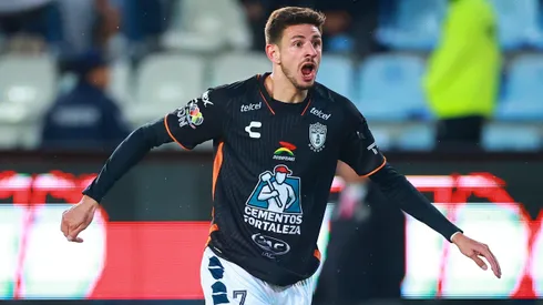 La U busca goles en el extranjero.