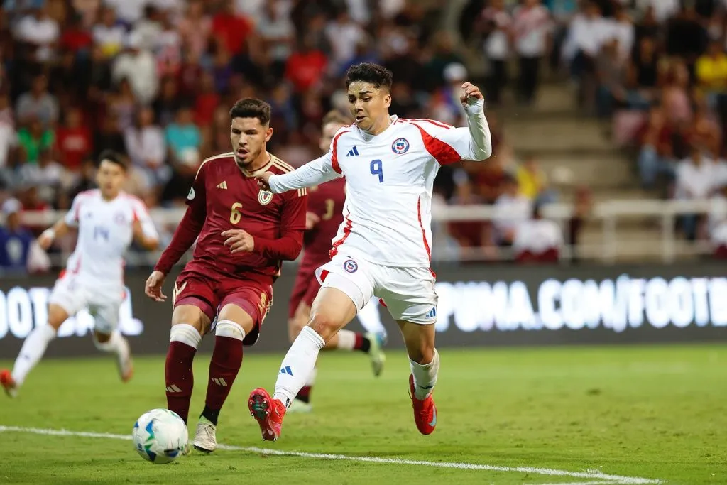 Con doblete de Francisco Rossel,&nbsp;#LaRoja&nbsp;🇨🇱 Sub-20 derrota a Venezuela en su debut en el Sudamericano.