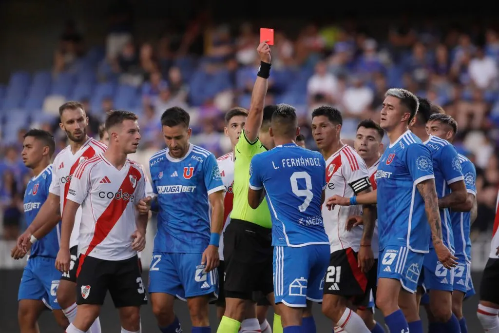 La U busca otro compañero para Leandro Fernández. Foto: Photosport
