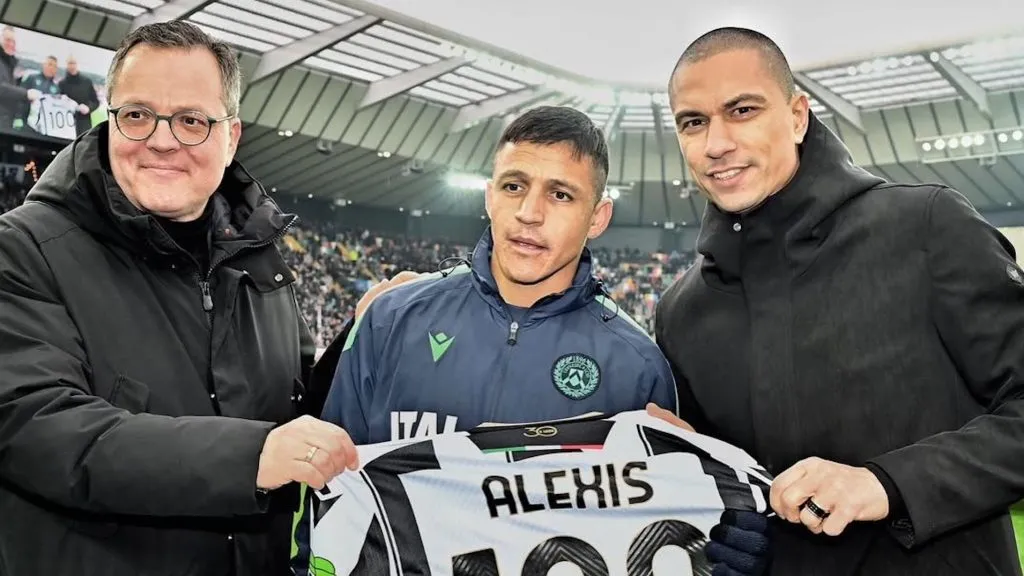 Desbordaba la felicidad en el homenaje de Alexis Sánchez en Údine.