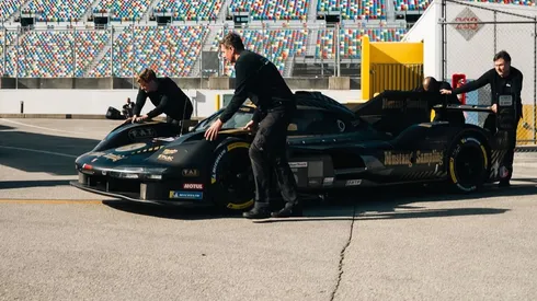 Nicolás Pino no pudo seguir en las 24 Horas de Daytona.