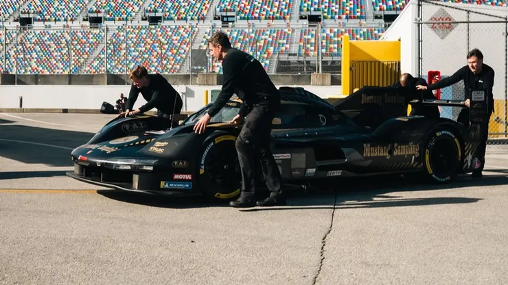 Nicolás Pino no pudo seguir en las 24 Horas de Daytona.