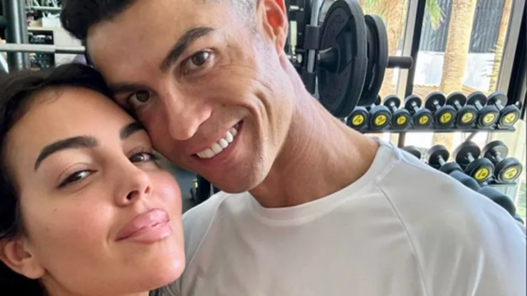 El jugador de la liga saudí compartió un emotivo mensaje para su pareja.