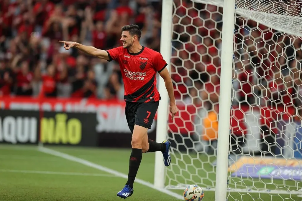 Lucas Di Yorio descendió con Athletico Paranaense. Imagen: Instagram.