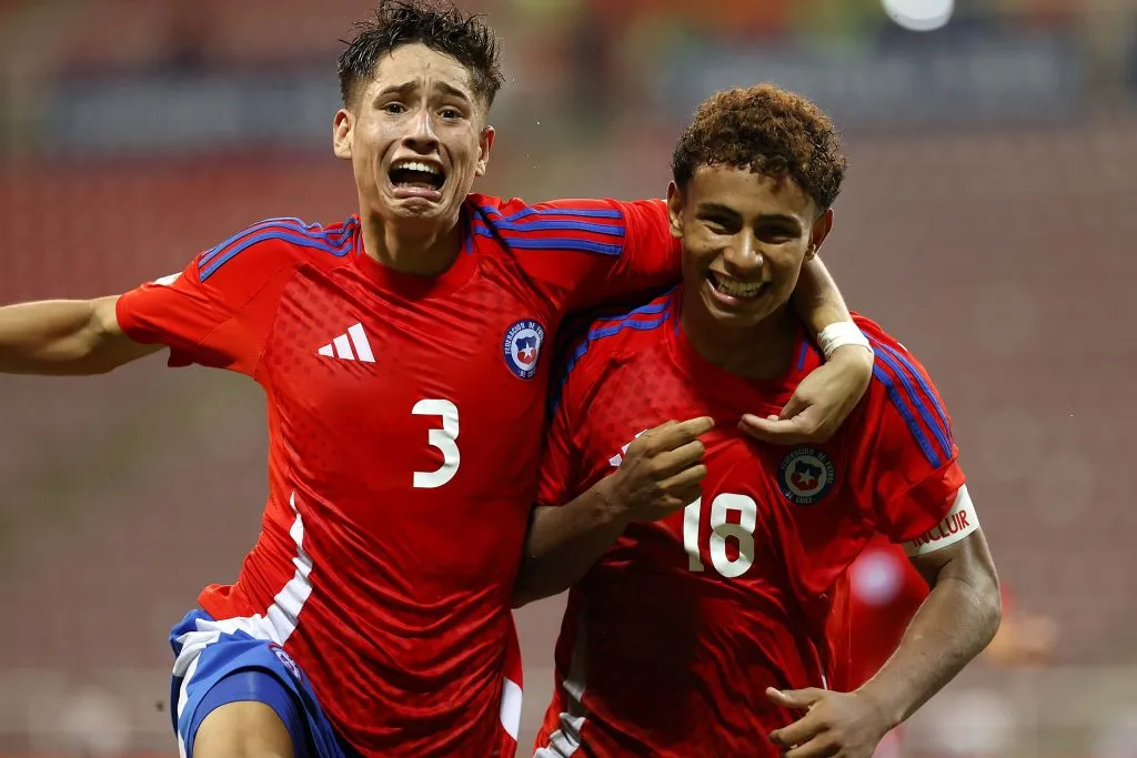 Rossel festejó dos nuevos tantos por la Roja ante Perú. Foto: Carlos Parra / FFCH.