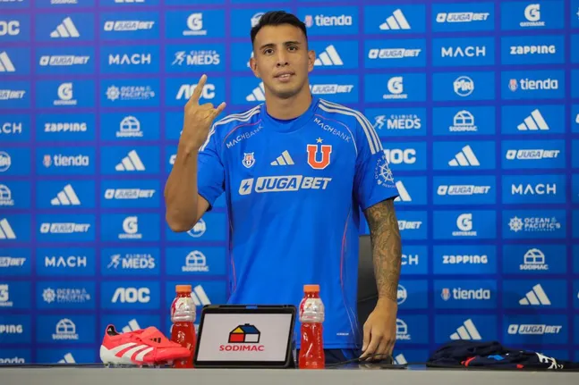 El Tucu Contreras fue presentado con la camiseta de la U. Foto: U de Chile.