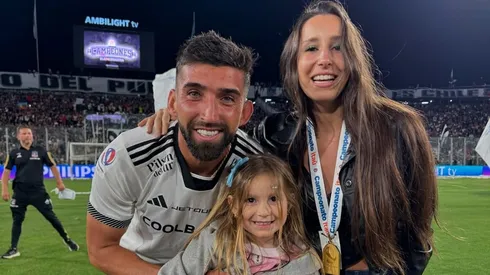 Emiliano Amor junto a su hija Lolita y su señora, celebrando el título de Colo Colo