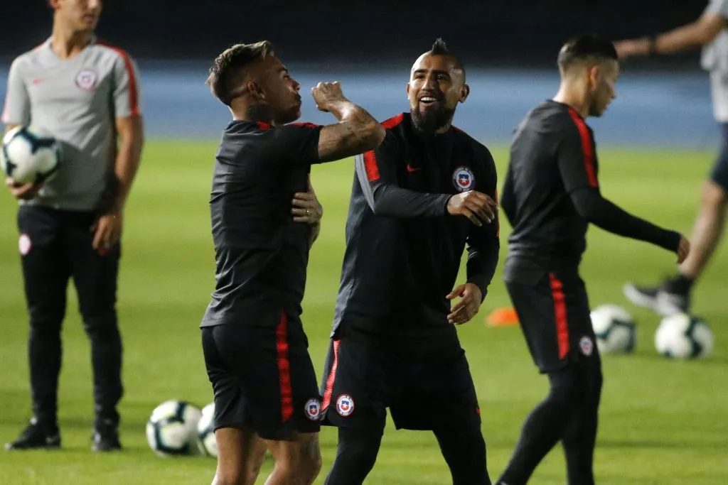Arturo Vidal asegura que quería ver feliz a Vargas en U de Chile. Foto: Andres Pina/Photosport