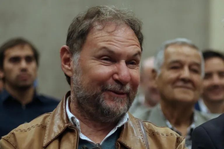 Daniel Schapira contradice a Michael Clark por su defensa en Azul Azul.