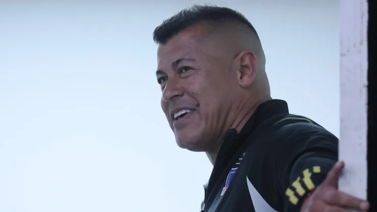 Colo Colo quiere a Almirón por un buen tiempo.