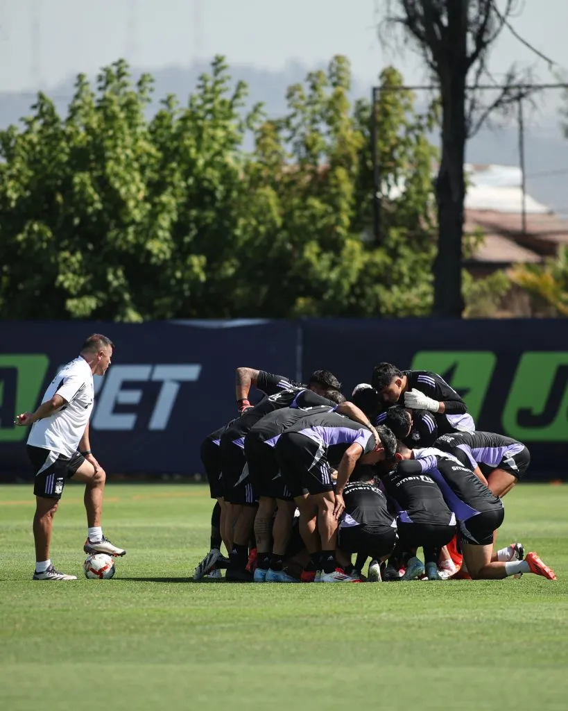Jorge Almirón descartó la titularidad de los últimos refuerzos con una tremenda reflexión sobre lo que significa llegar a Colo Colo. Foto: Colo Colo.