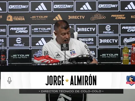 DT de Colo Colo saca insólito papelito: ¿excusa para la Libertadores?
