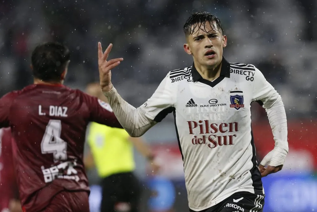 Pablo Solari le dije dejando alegría a Colo Colo a pesar de haberse ido hace tres años del club. | Foto: Photosport.