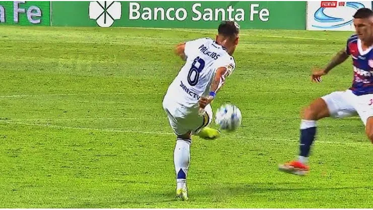 Palacios metió un magistral pase que pudo ser el 2-0 de Boca.