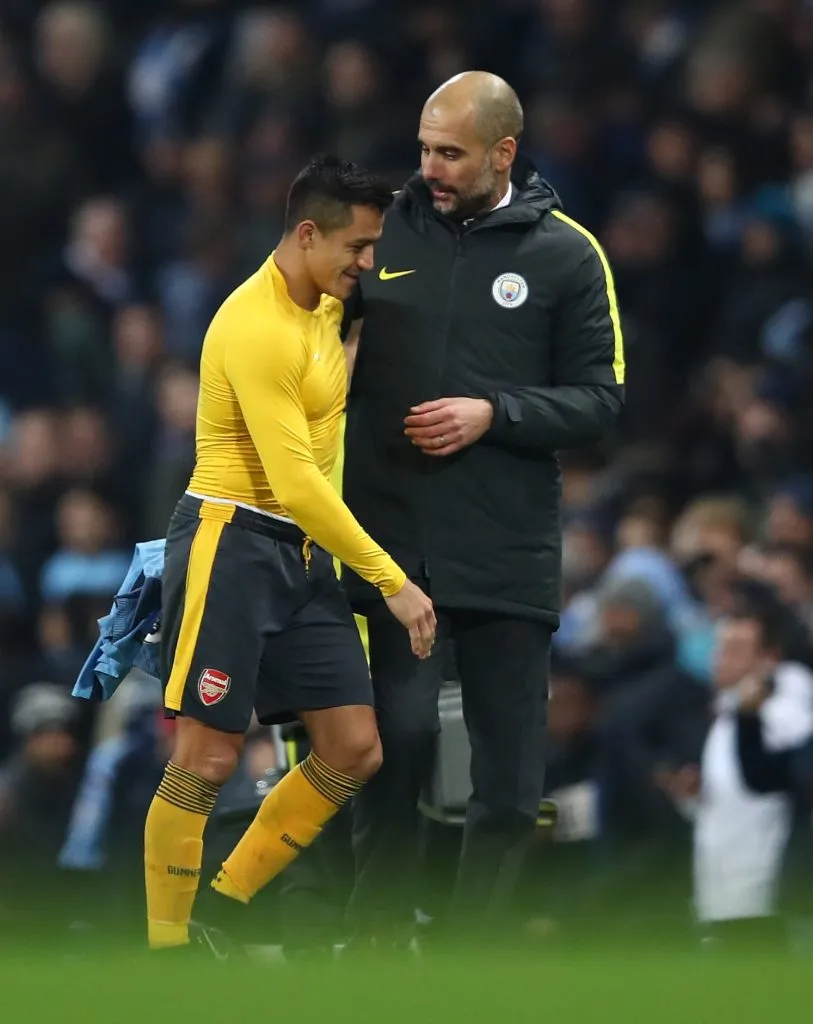 Pep Guardiola quería a Alexis Sánchez en Manchester City, pero Fernando Felicevich le jugó chueco y lo llevó al United cuando estaba todo listo. Foto: Getty Images.