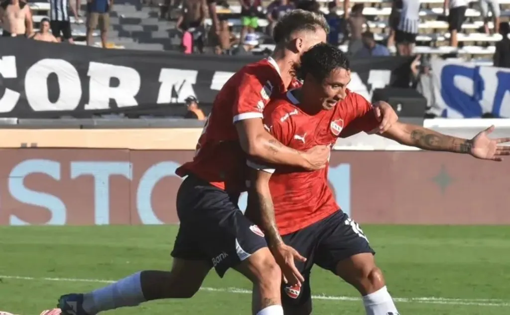 Cabral grita su gol en Independiente