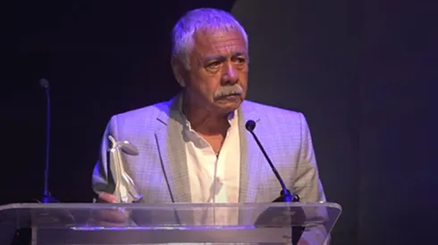 El exjugador recibió importante reconocimiento en los Copihues de Oro.