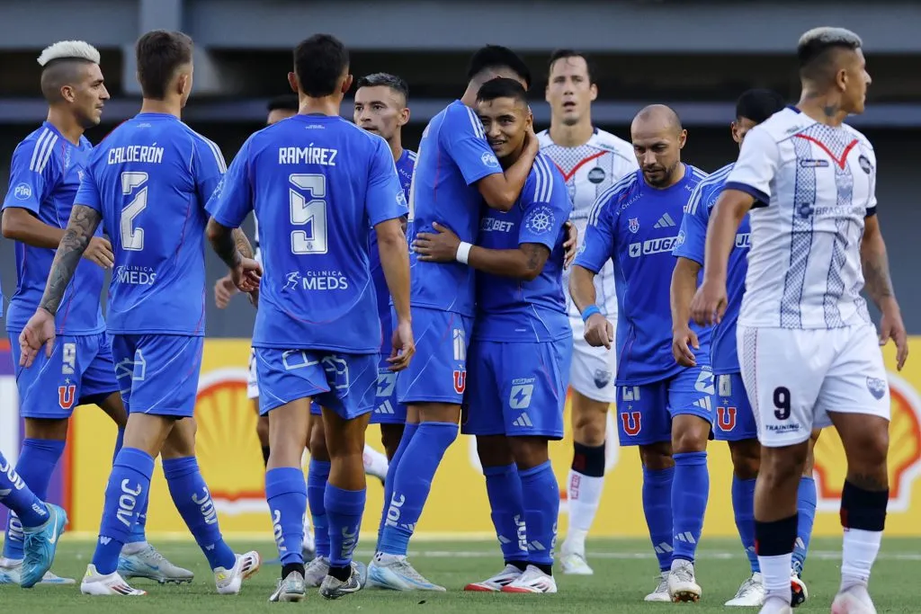 Lucas Assadi vio toda la goleada de la U contra Deportes Recoleta desde el banco.