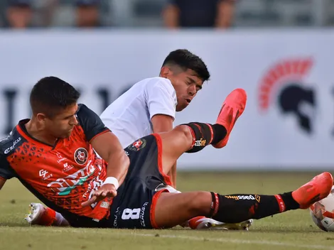 Pavez critica el pésimo estado de la cancha del Monumental