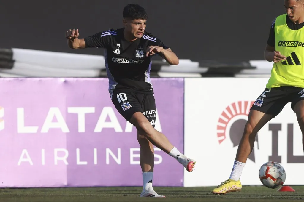 Claudio Aquino en el calentamiento frente a Limache. (Felipe Zanca/Photosport).