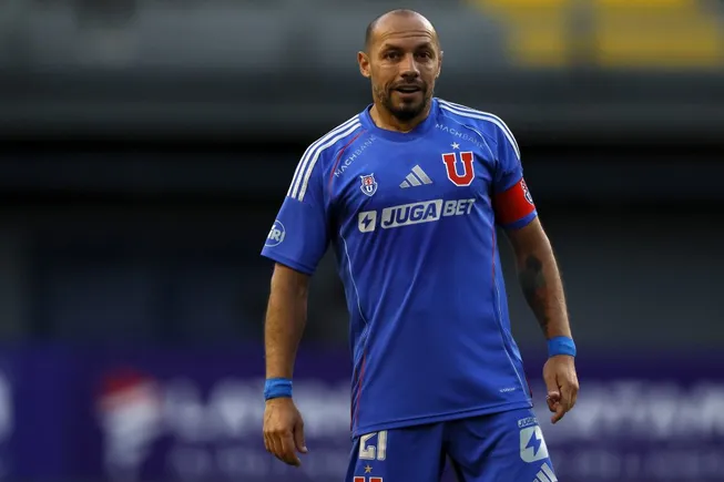 Marcelo Díaz en la paliza de la U ante Deportes Recoleta. (Andrés Piña/Photosport).