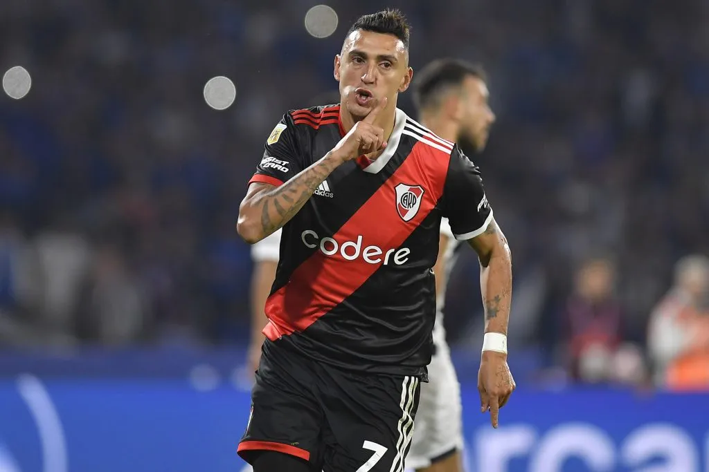 Matías Suárez en acción con River Plate, donde dejó un gran recuerdo. (Hernan Cortez/Getty Images).