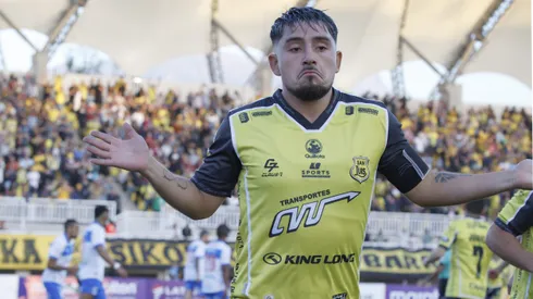 Sebastián Parada festejó así el rapidísimo gol de San Luis a la Católica.