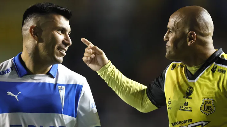 Los jugadores compartieron emotivo momento tras el partido.