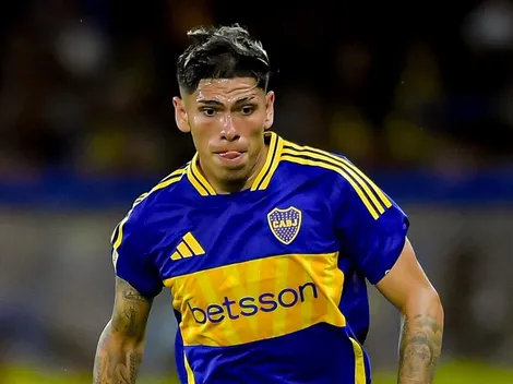 Arturo Vidal celebra el primer gol de Carlos Palacios en Boca Juniors