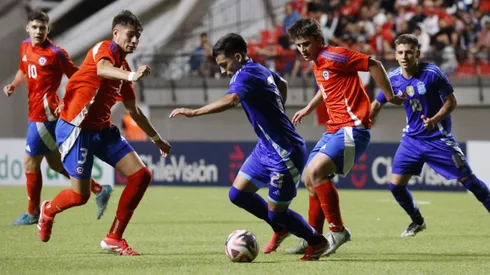 Chile enfrenta a Argentina en el Sudamericano.