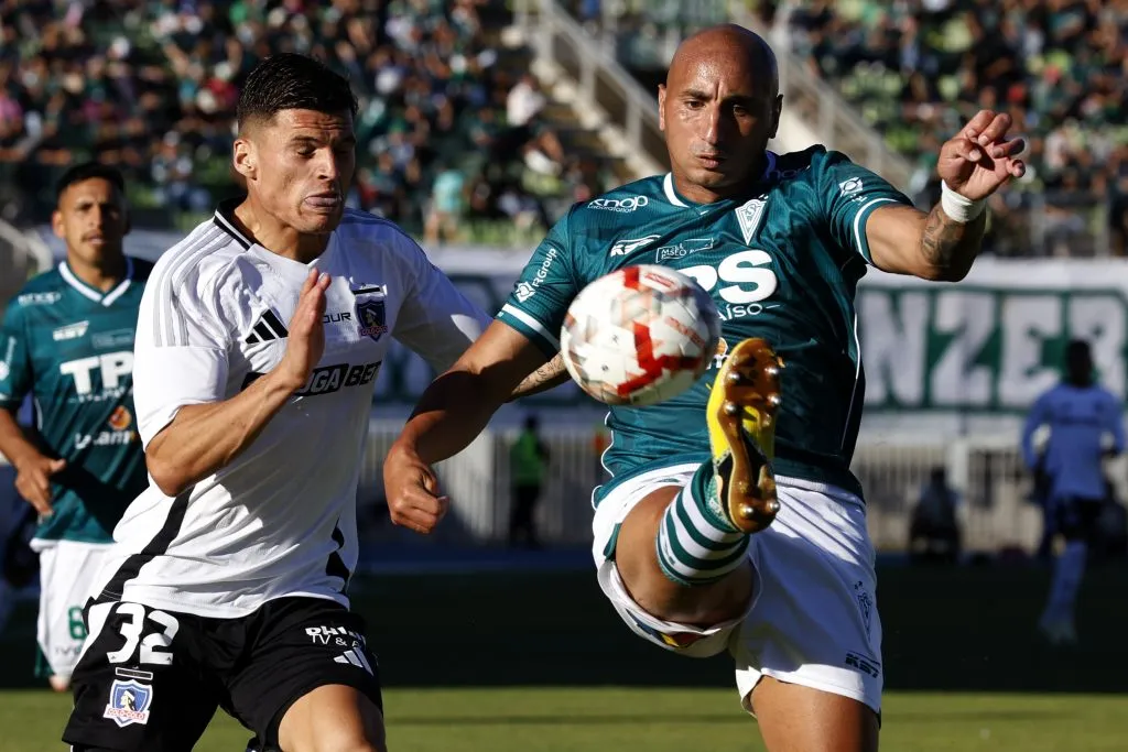 Sergio Felipe en acción ante Lucas Cepeda. (Martin Thomas/Photosport).