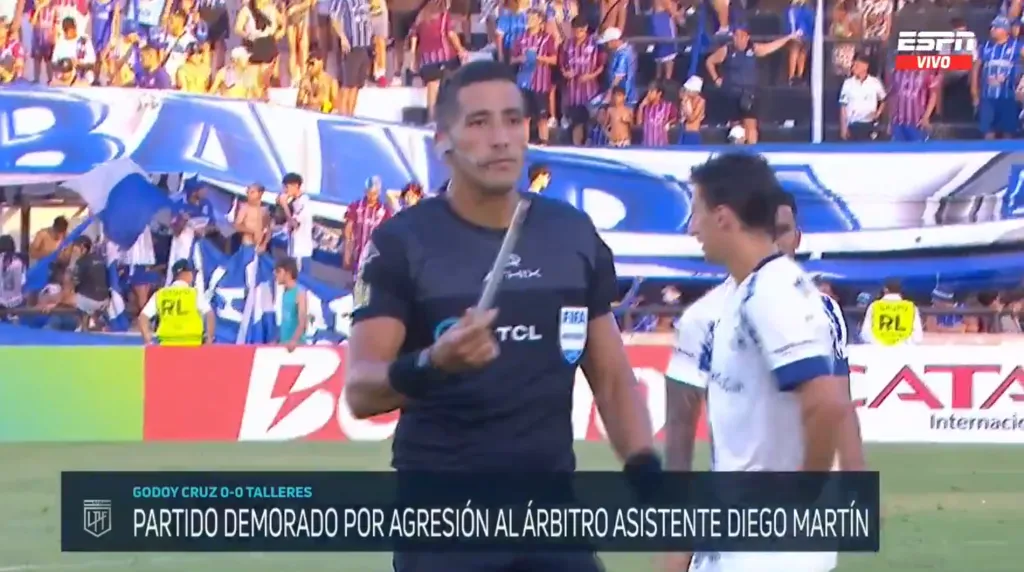 Un proyectil que sacó Falcón. Afortunadamente no fue ese el que impactó a Martín. (Captura Disney+).