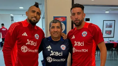 Wilson Vásquez junto a Vidal e Isla